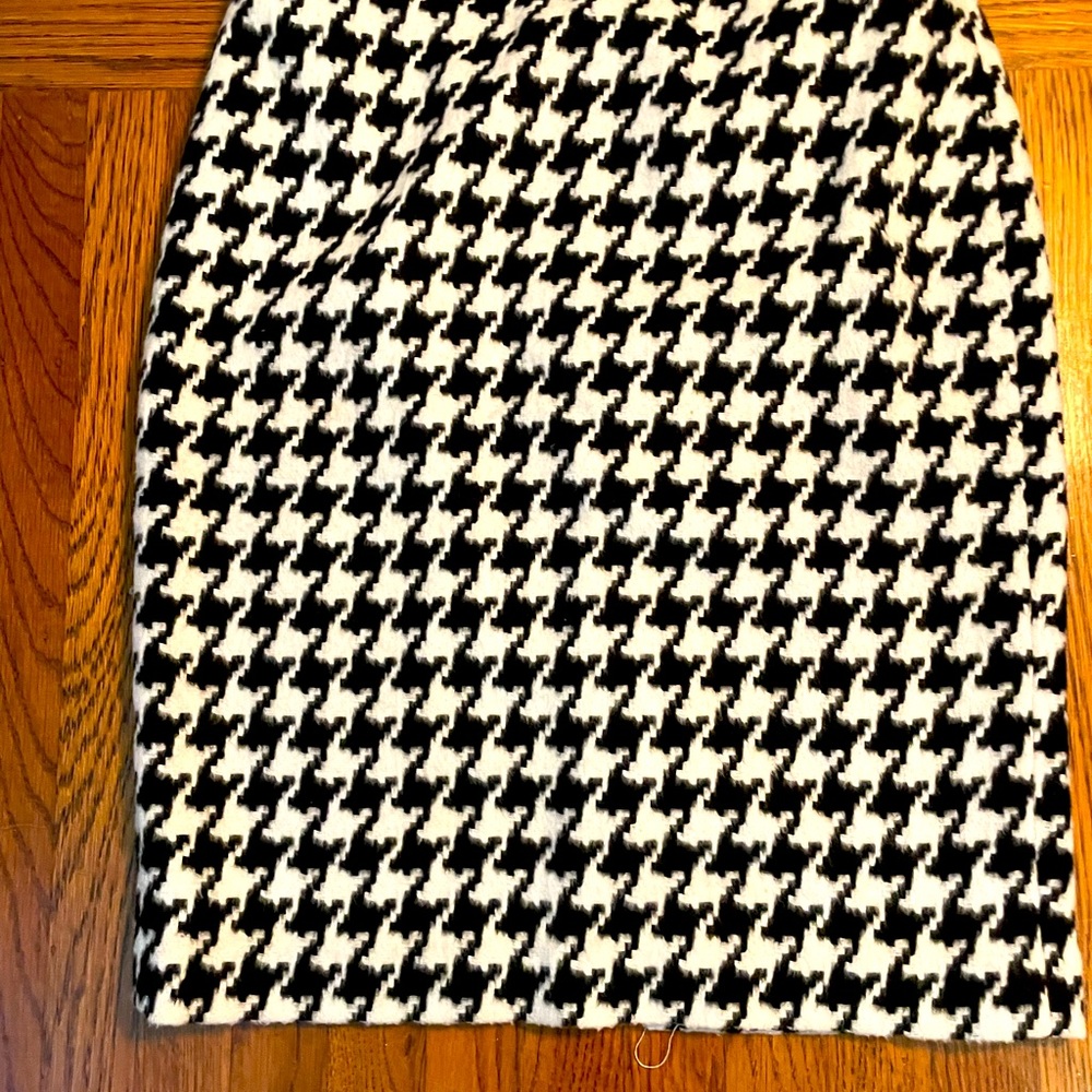 Talbots wool skirt with faux leather detail. Sz 8